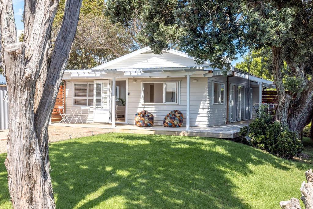 MIAMI ONE ONE waiheke island acommodation